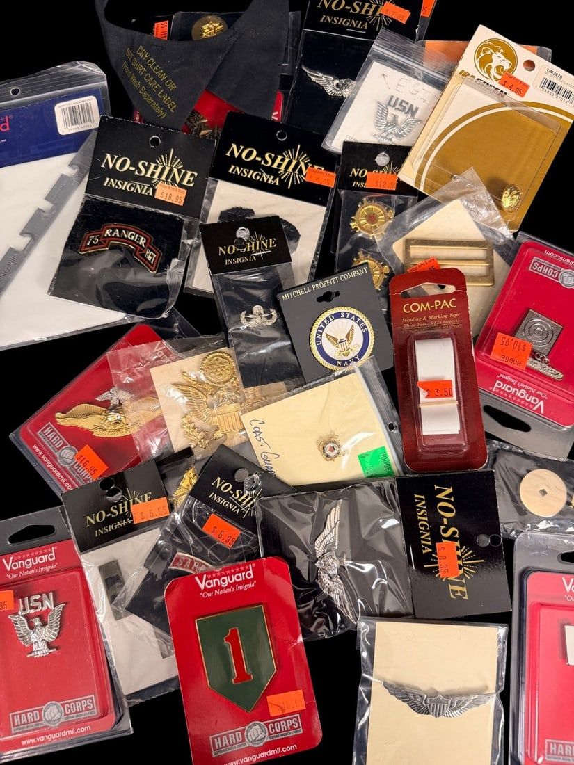 Lot 35: Current US Military Insignia Dealers Lot