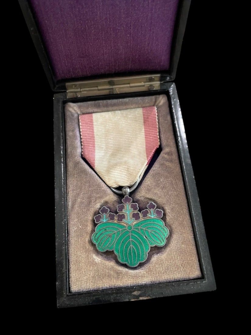 Lot 62: WWII Japanese Medal Cased