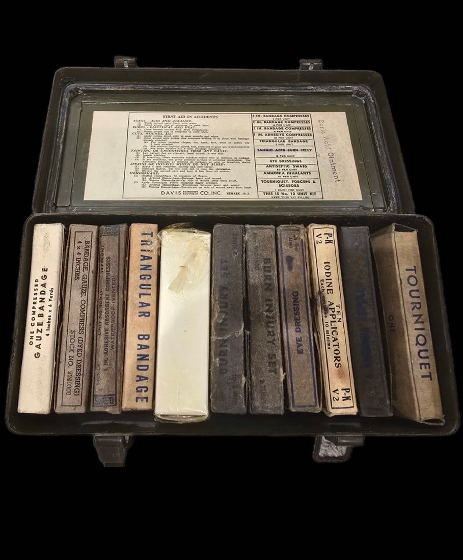 Lot 134A: WWII US Army Medical Kit