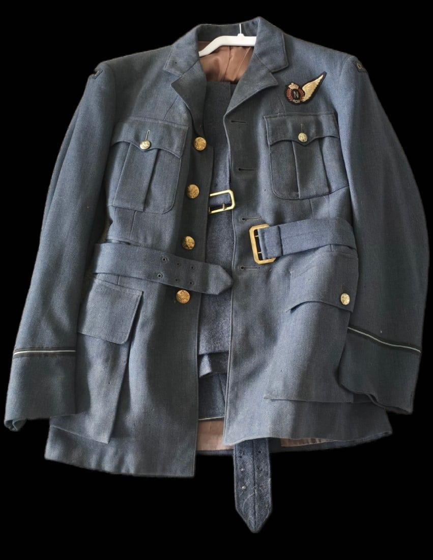 Lot 318: WWII RCAF Navigator Named Uniform