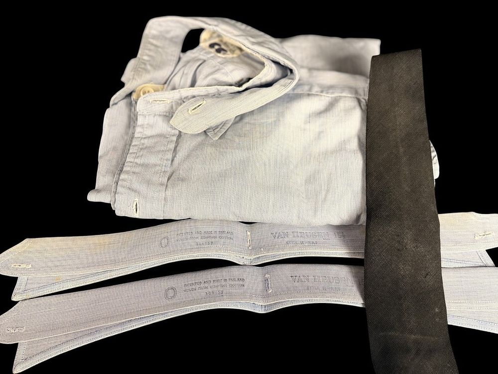 Lot 322: WWII RAF Officers Shirt and Collar with Tie