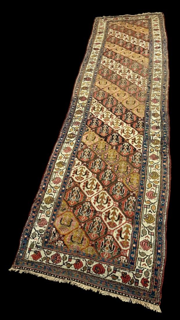 Lot 302: Vintage Oriental Eastern Style Carpet