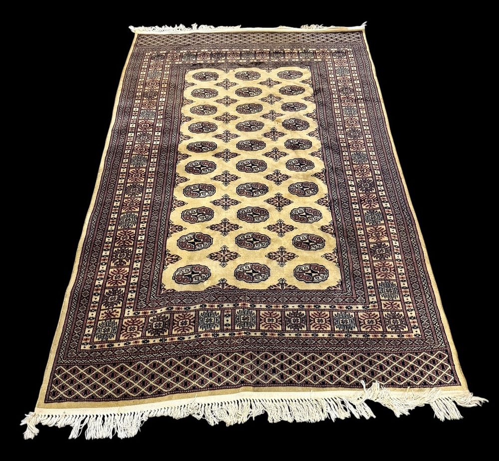 Lot 308: Vintage Oriental Eastern Style Carpet