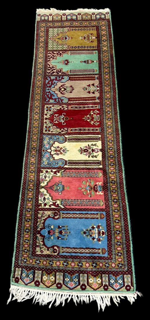 Lot 309: Vintage Oriental Eastern Style Carpet