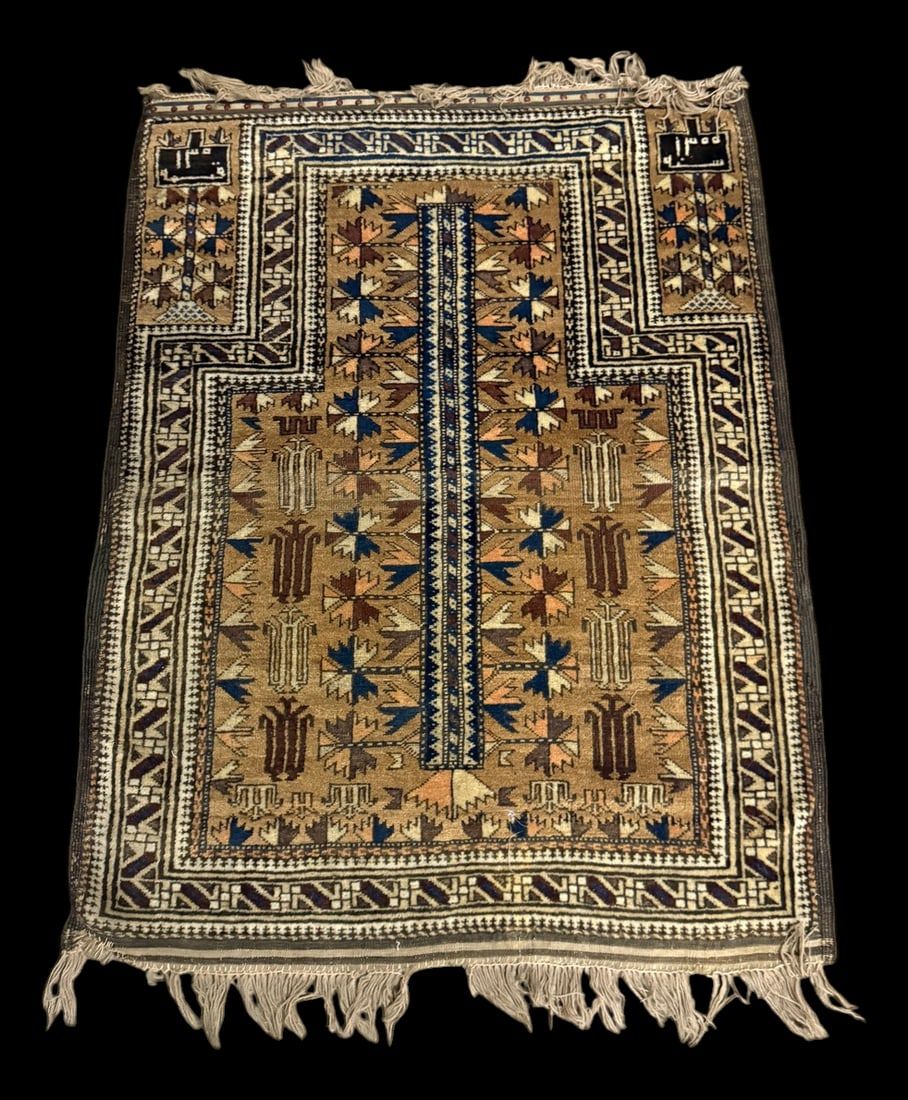 Lot 312: Vintage Oriental Style Carpet