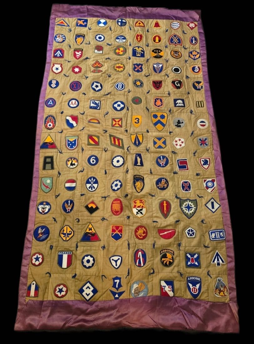 Lot 30: WWII U.S. Army Patch Silk Blanket / Quilt - 113