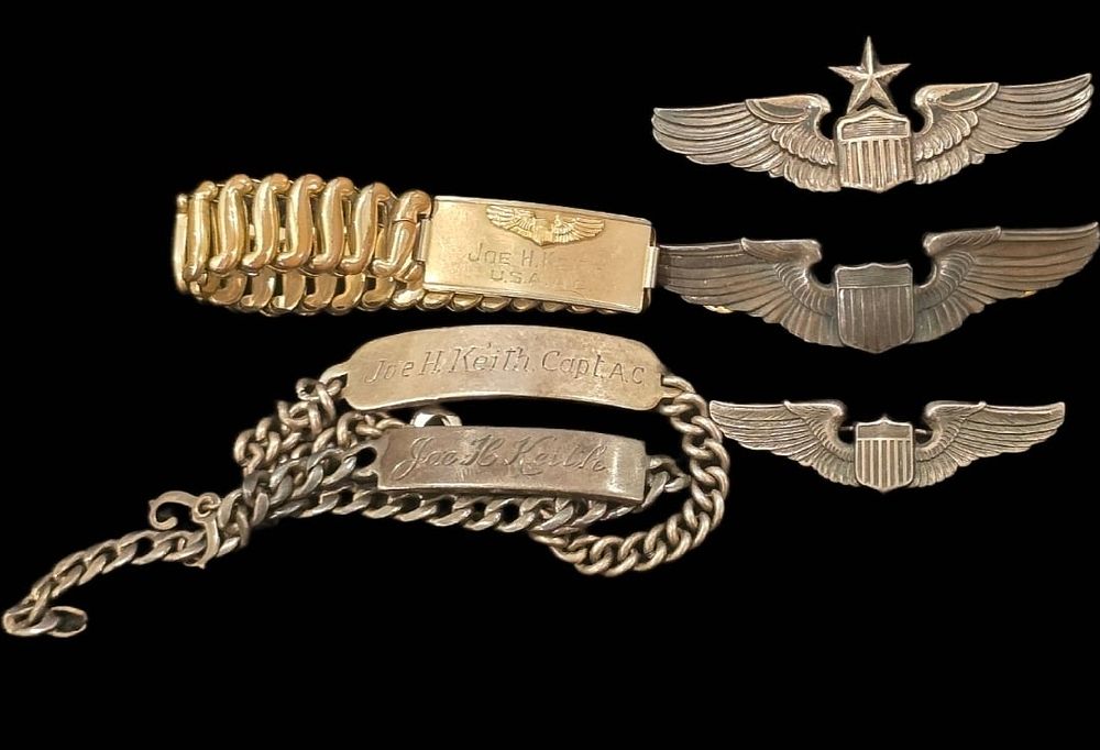 Lot 41: WWII Named Pilot Wing Group - Capt. Joe Keith