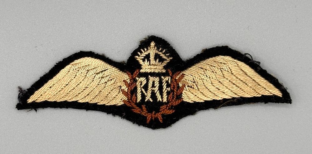 Lot 51: WWII British RAF Pilot's Embroidered Wing