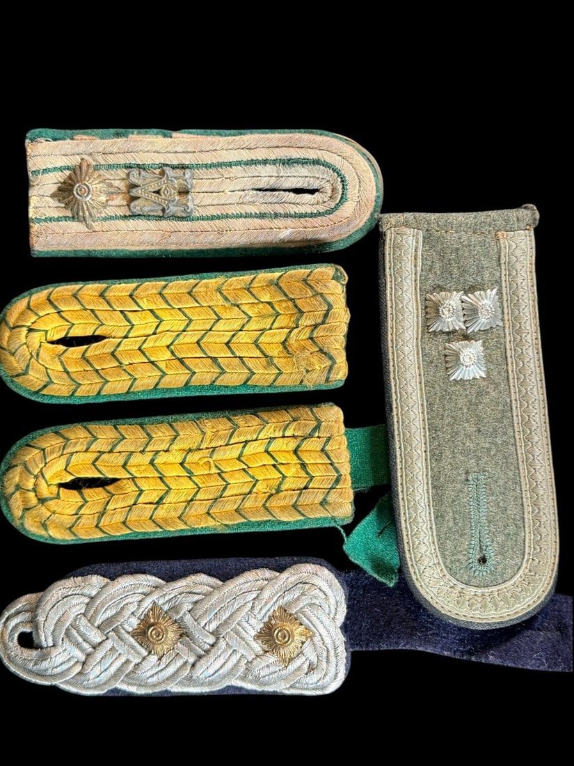 Lot 69: WWII German Wehrmacht Shoulder Boards, Lot of 5
