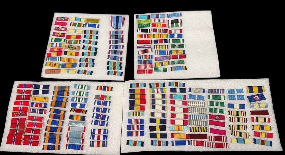 Lot 74: LARGE LOT: 150+ US Military Ribbon Bars