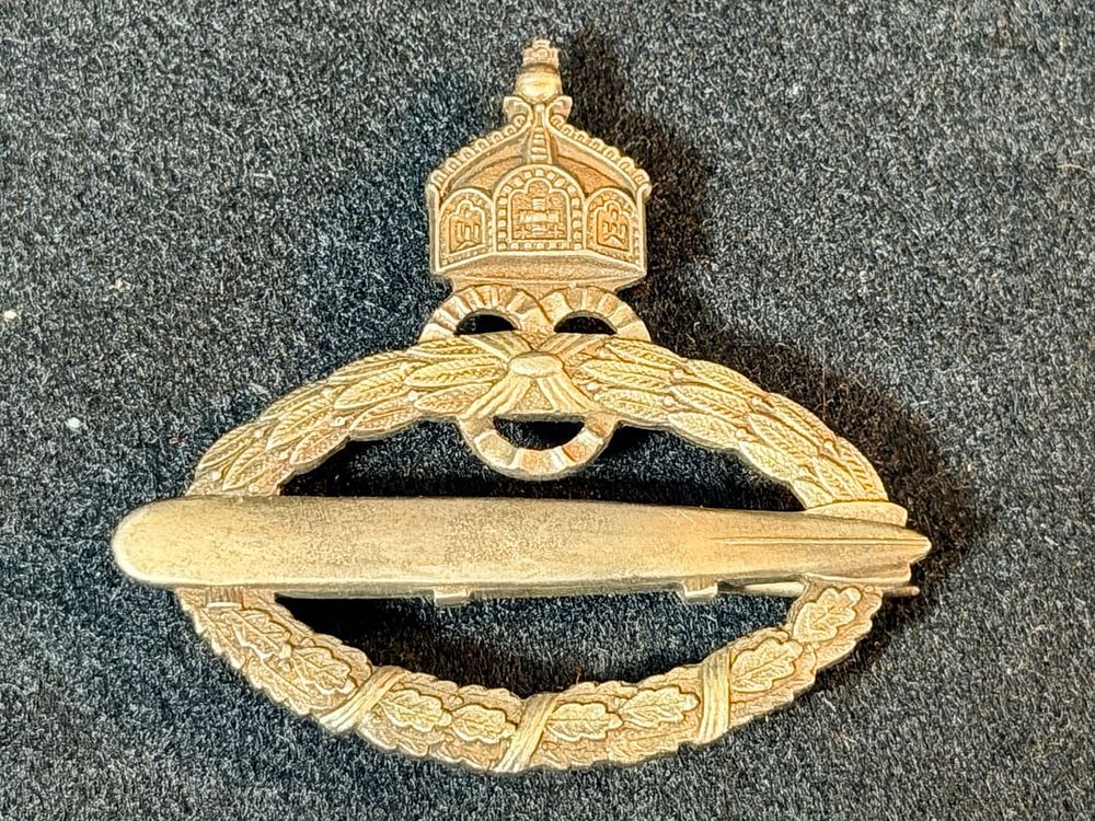 Lot 90: WWI Imperial German Naval Zeppelin Crew Badge
