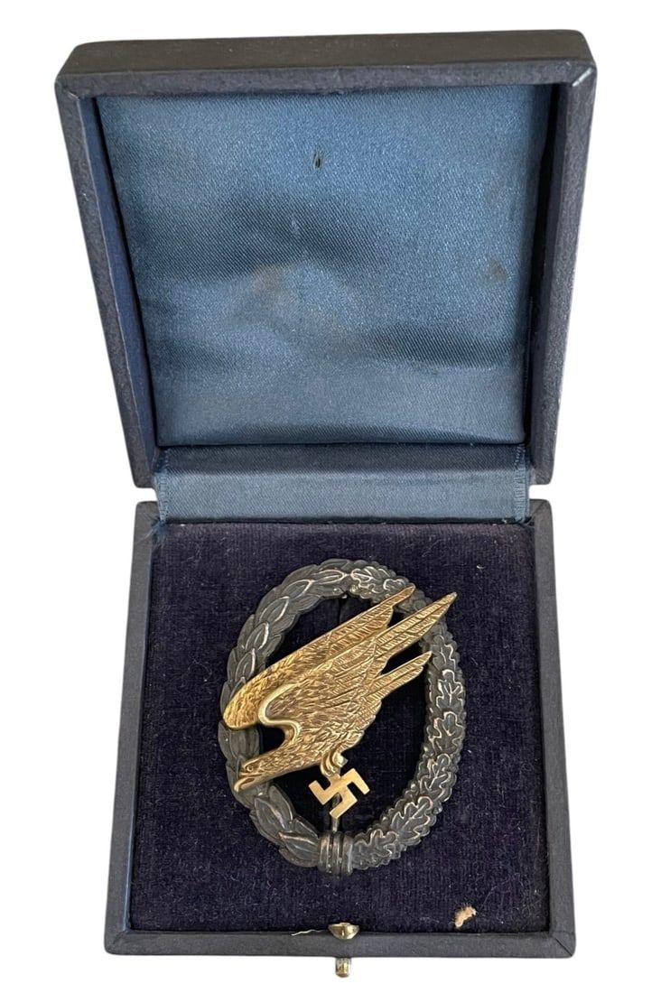 Lot 93: WWII Fallschirmjager Badge in Case, Very Rare