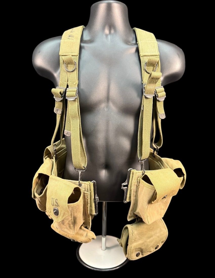 Lot 96: WWII U.S. Browning Automatic Rifle (BAR) Ammunition Belt Rig - M37