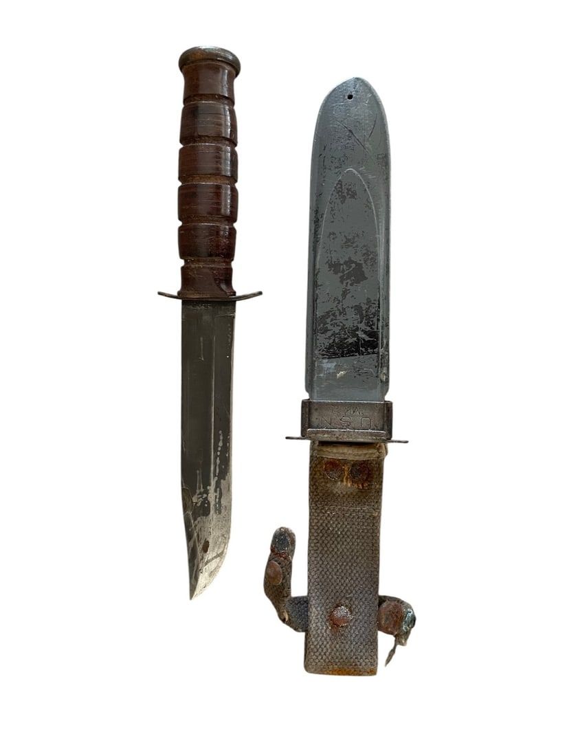 Lot 121: WWII USN / USMC KABAR Mark 2 Fighting Knife