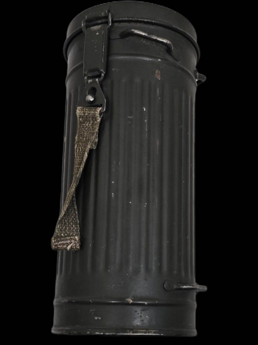 Lot 139: WWII German M38 Gas Mask, Size 3, FE37 Filter