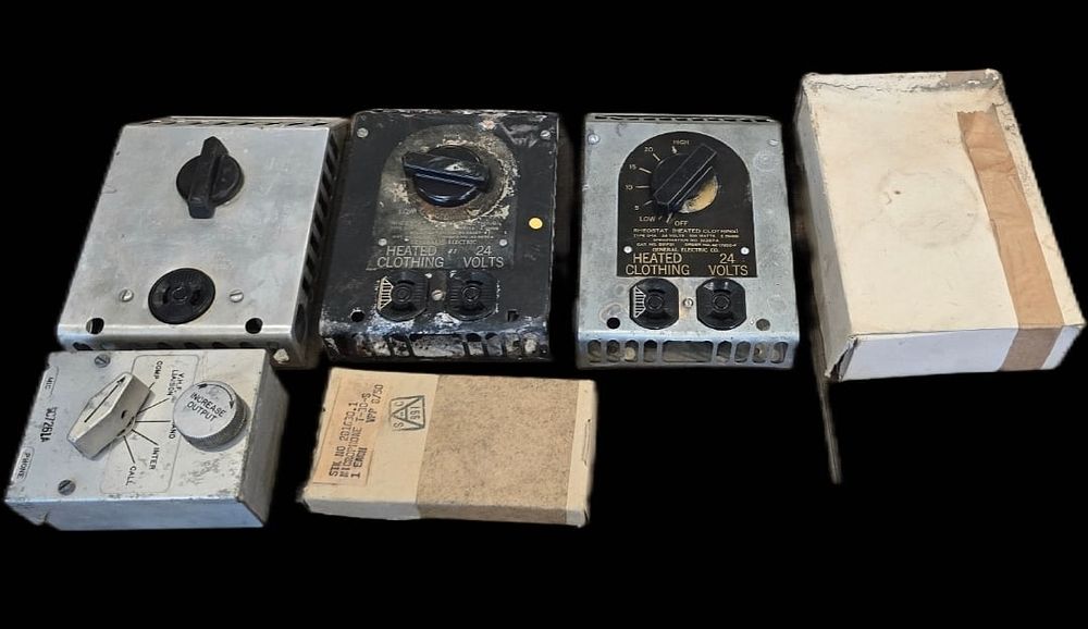 Lot 147: WWII USAAF Q-1A Heated Suit Rheostats &