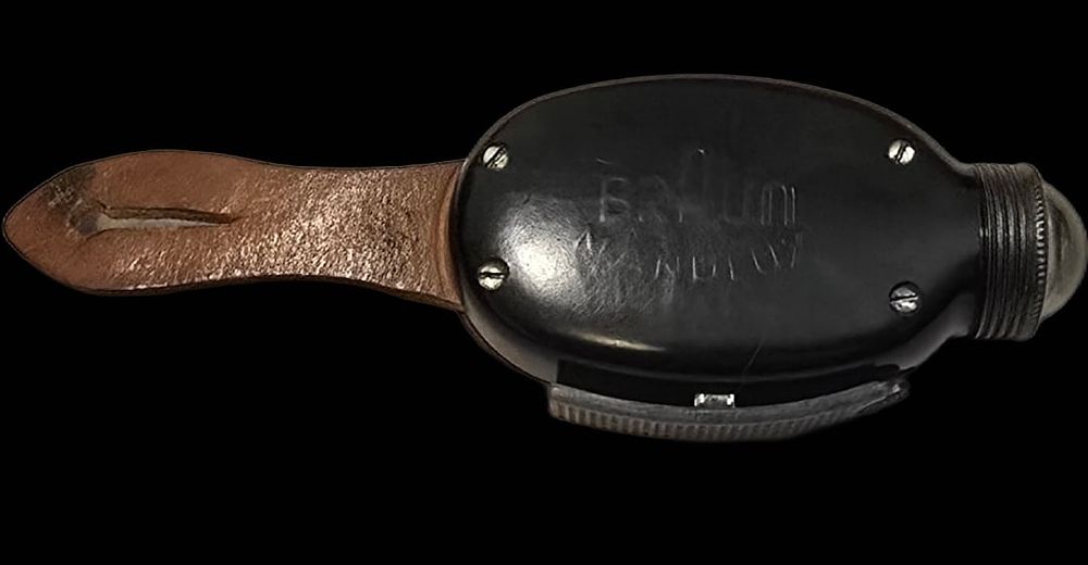 Lot 150: WWII German Braun Manulux Dynamo Light w/Tab