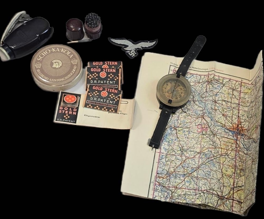 Lot 151: WWII Luftwaffe AK39 Compass & Flight Kit Lot