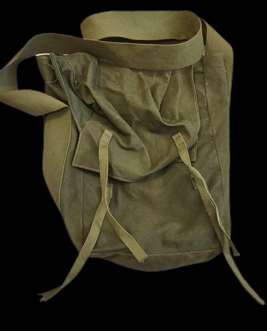 Lot 158: WWII US Army M37 Demolition Satchel Charge Bag