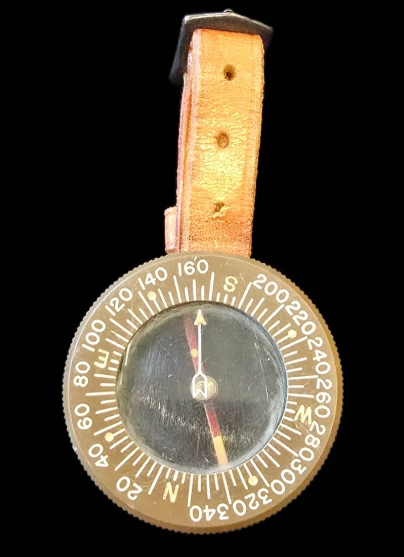 Lot 167: WWII US Airborne Superior Magneto Wrist Compass
