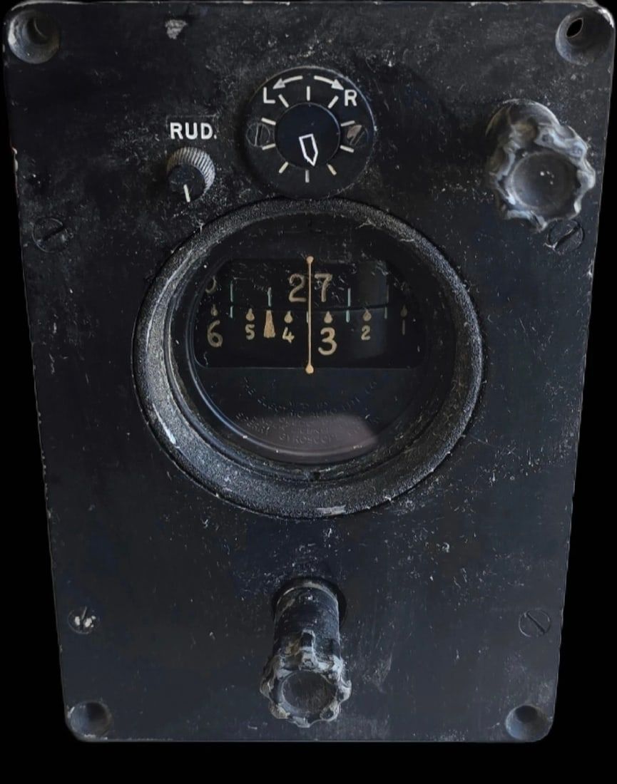 Lot 178: WWII SBD Dauntless Mark IV Autopilot Gyro Unit