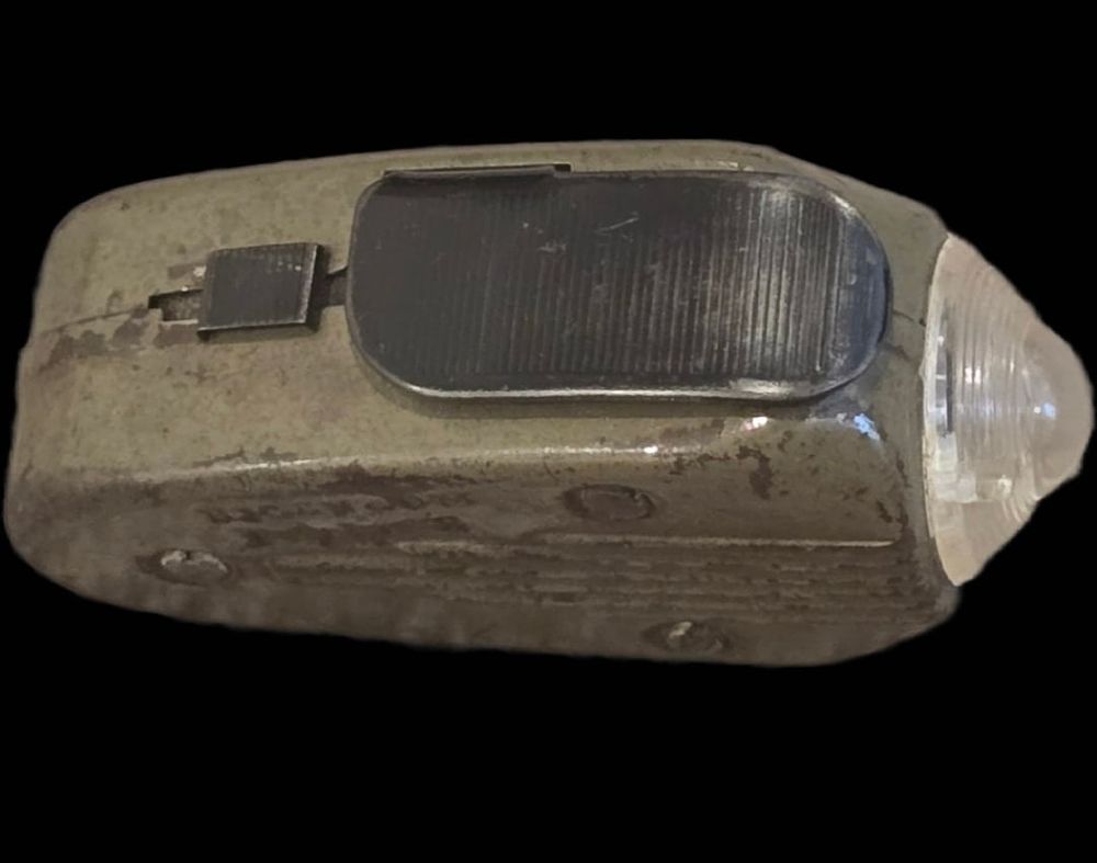 Lot 190: WWII Dutch Philips 7424-03 Knijpkat Dynamo Torch