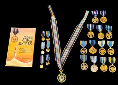 NASA Space Medals with Distinguished Service-Type. Full catalog title: NASA Space Medals with 