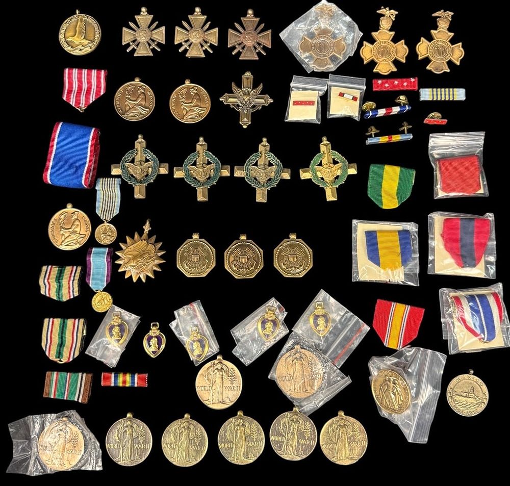 Lot 237A: Mixed U.S. & Foreign Medal / Insignia