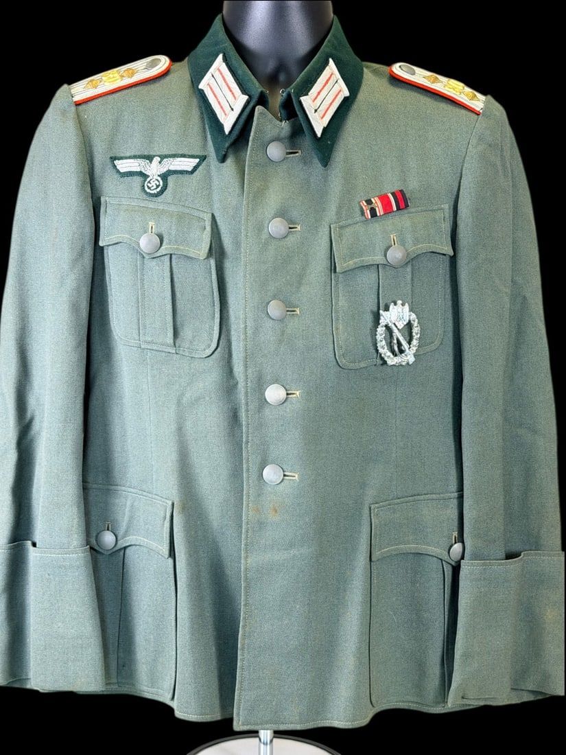 Lot 249: WWII German Artillery Hauptmann Feldbluse, Rgt.