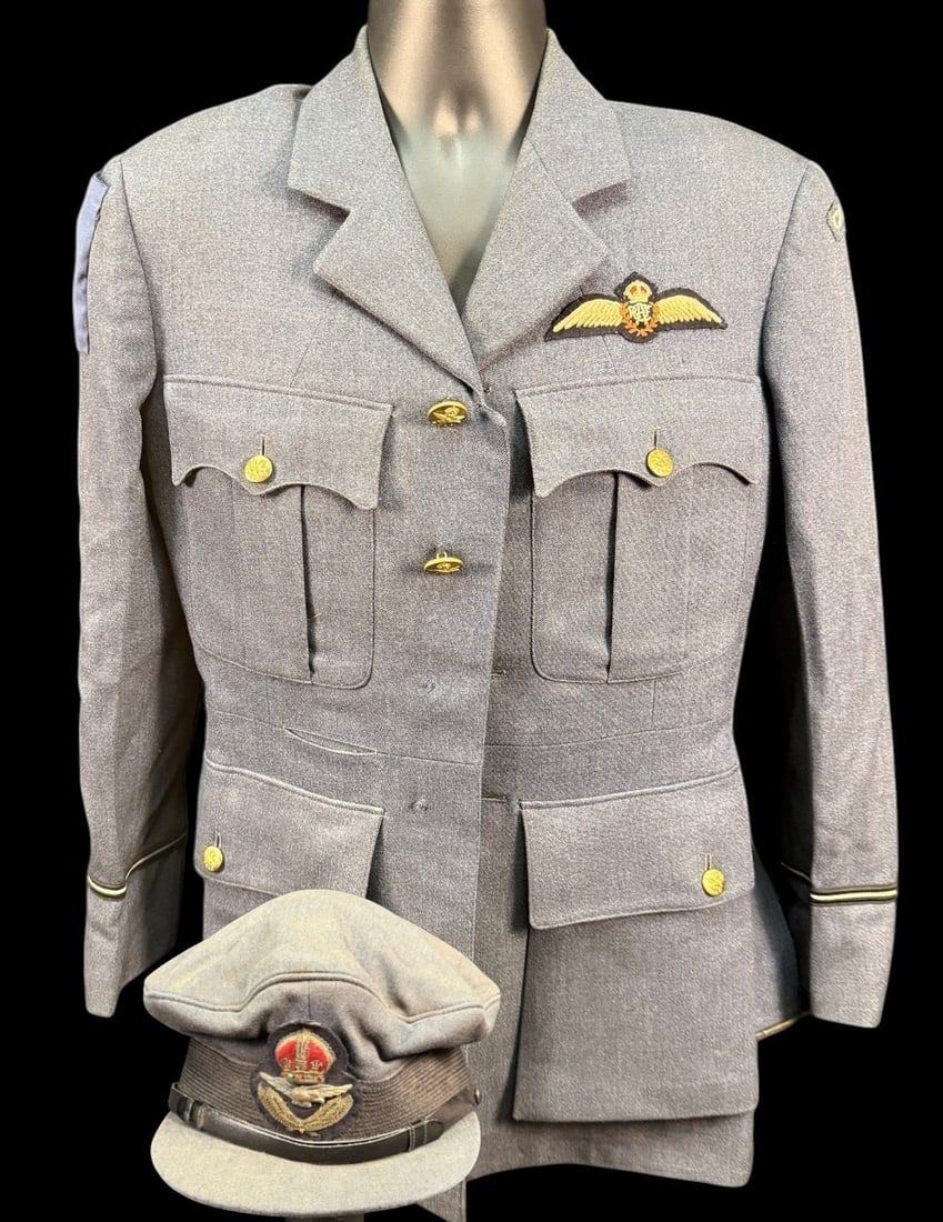 Lot 263: WWII RCAF Pilot Officer Tunic & Crusher Cap