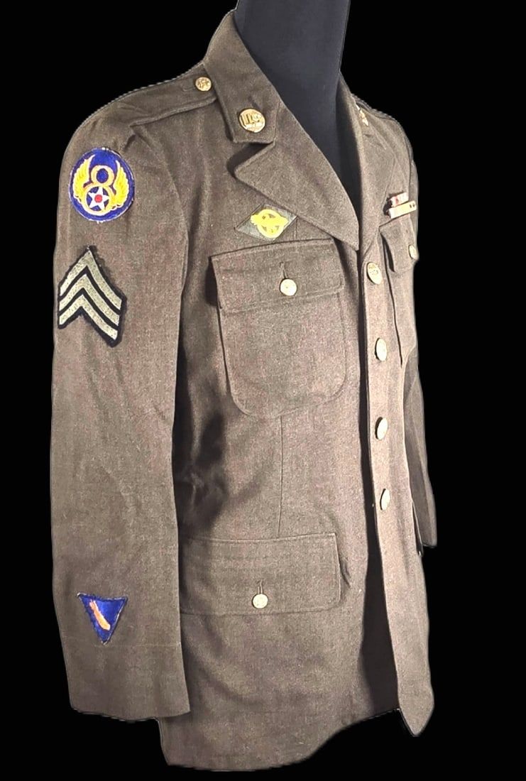 Lot 273: WWII USAAF Uniform - Robert W. Groff