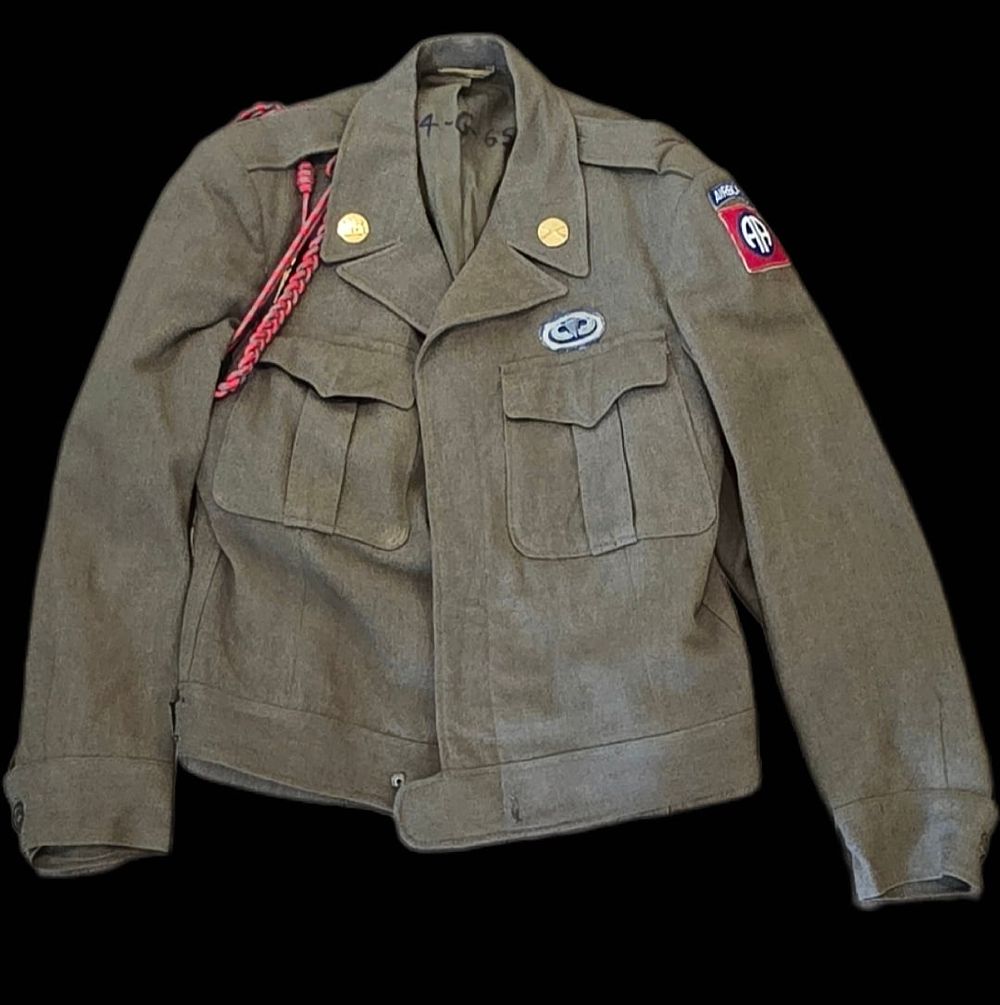 Lot 285: WWII 82nd Airborne 325th Glider Infantry Regiment