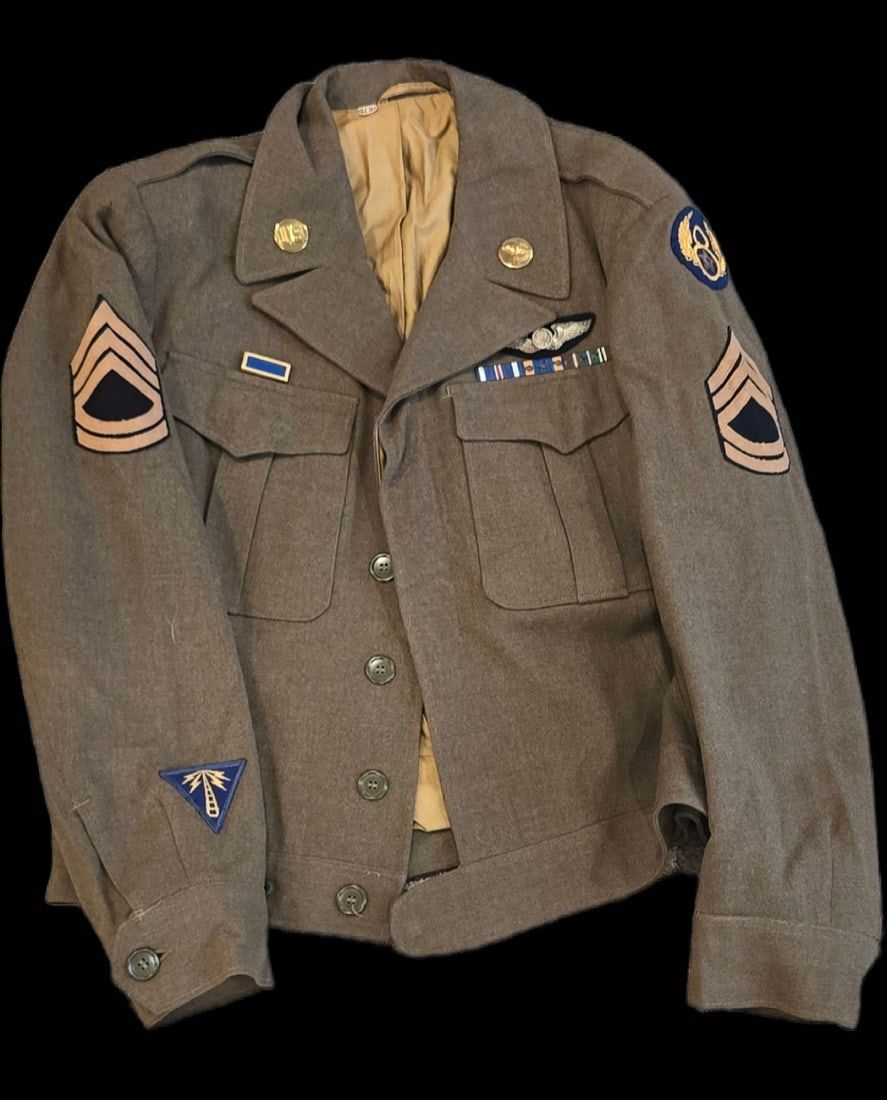 Lot 293: WWII 8th AAF Bullion Ike - J.R. Gaunt Wing &
