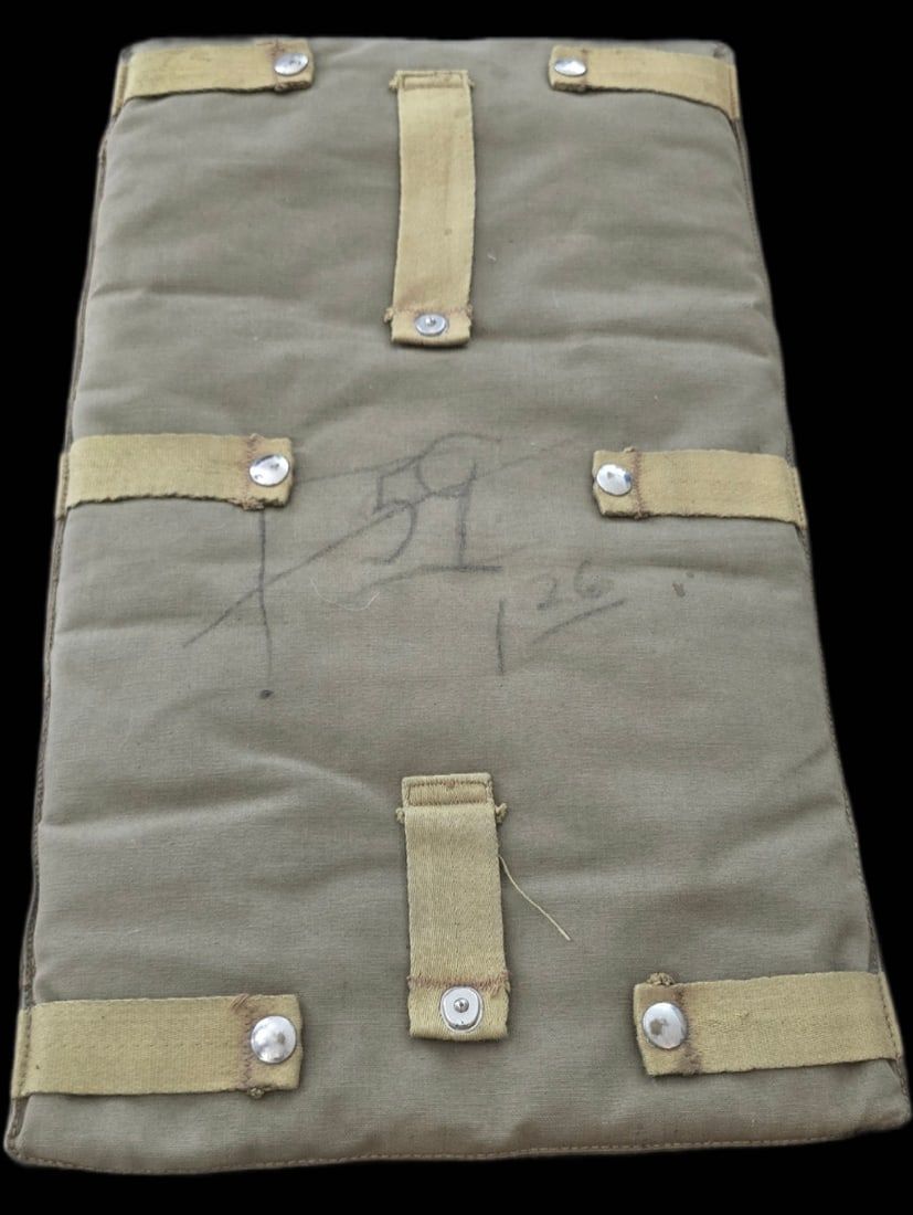 Lot 366: 1942 WWII Parachute Back Pad