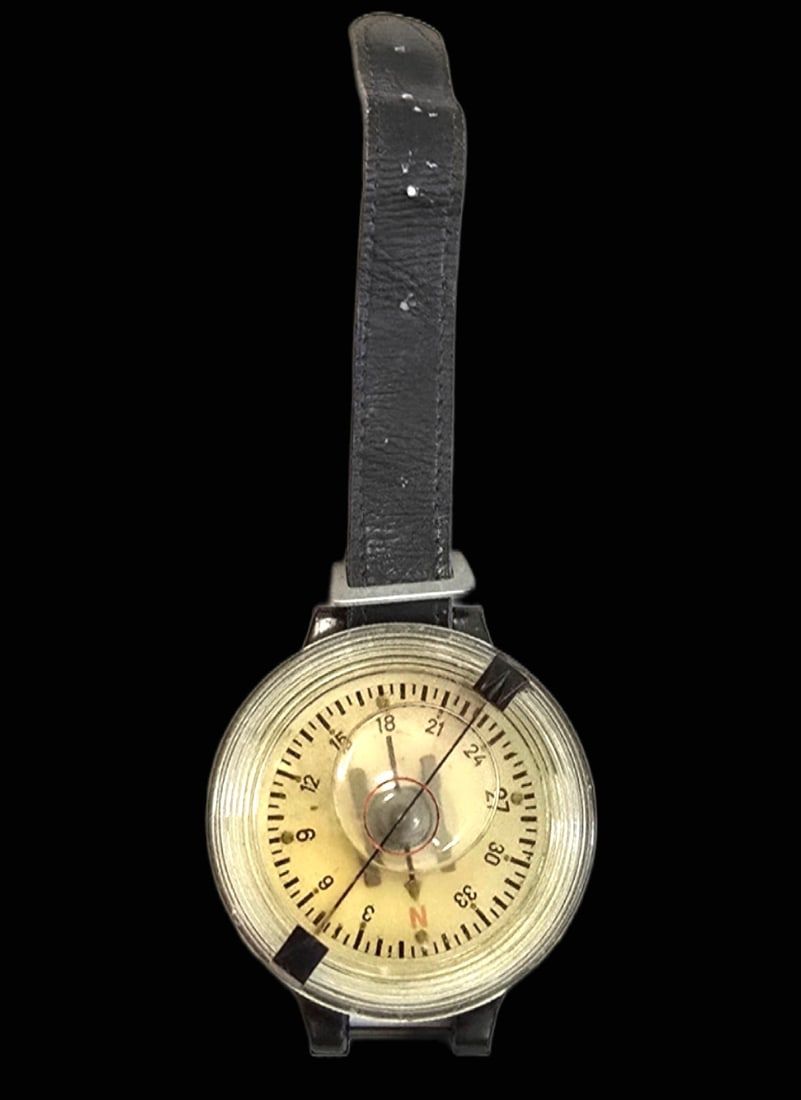 Lot 396: WWII Luftwaffe AK 39 Wrist Compass, Fl 23235-1