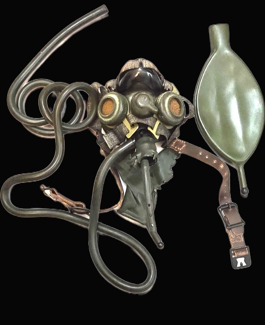 Lot 408: Scarce WWII USAAF A-8B Oxygen Mask, Ohio Chemical