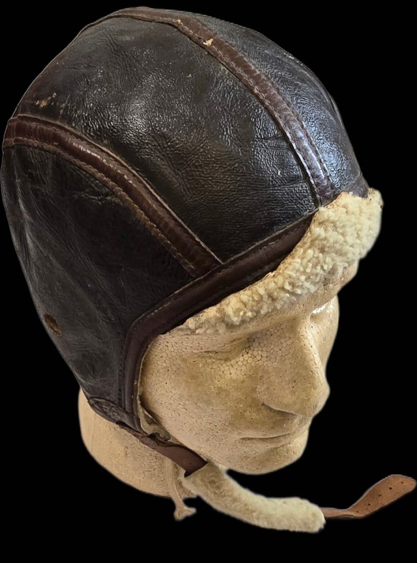 Lot 409: WWII USAAF Type B-6 Shearling Flying Helmet, XL