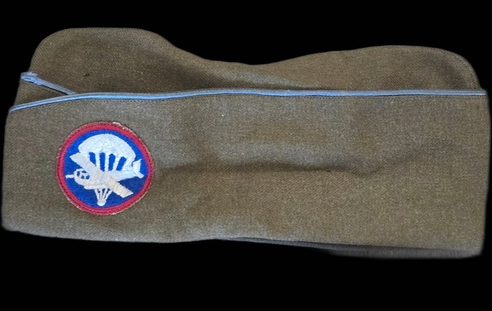 Lot 430: WWII Para-Glider Overseas Cap with Blue Piping