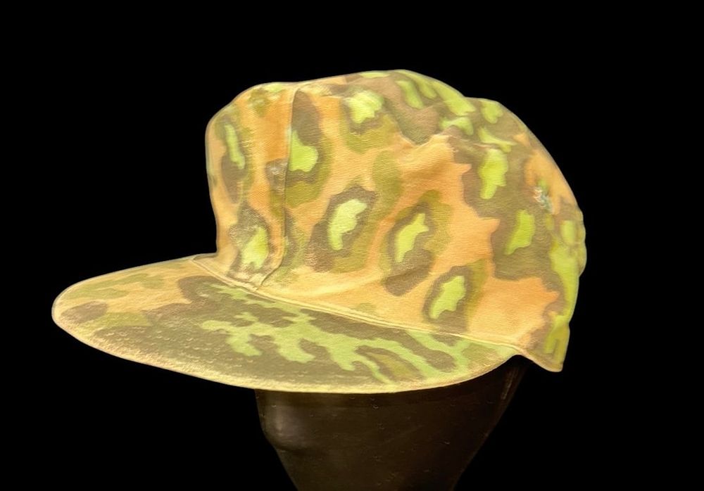 Lot 442: WWII Waffen-SS M42 Oak Leaf A Reversible