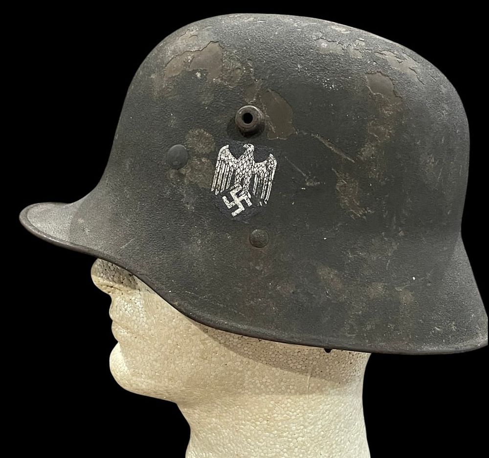 Lot 448: WWII M16 German Heer Stahlhelm SD Helmet