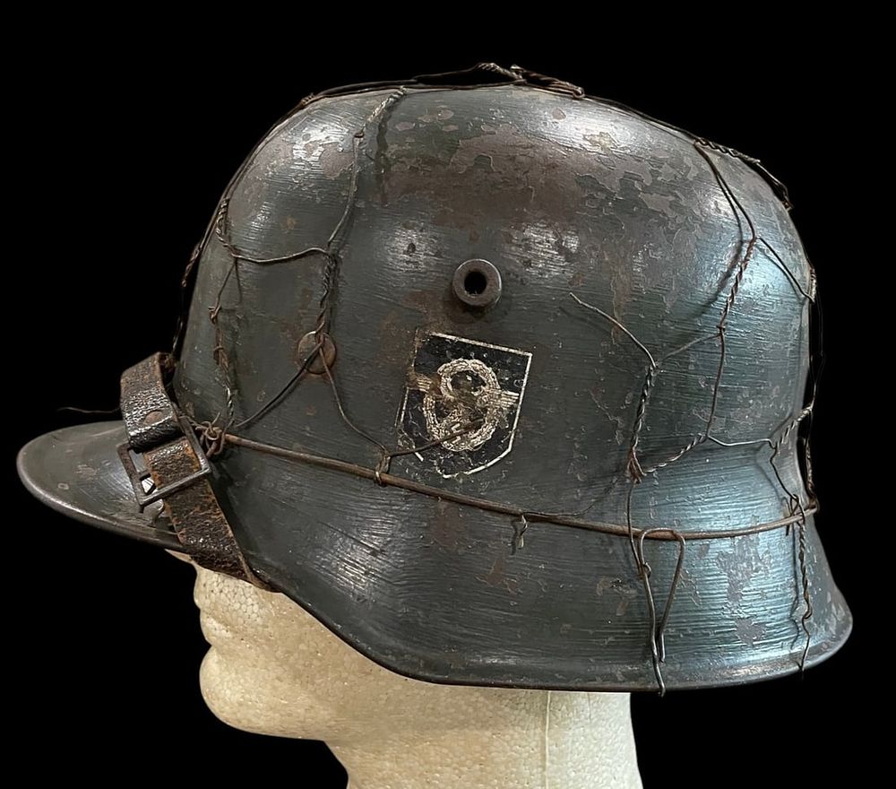 Lot 449: WWII German Polizei M16/18 DD Stahlhelm with Wire