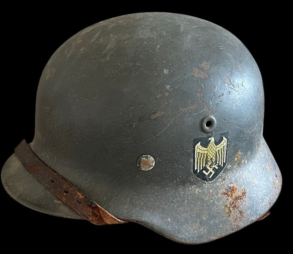 Lot 457: WW2 German Army M40 Double Decal Helmet