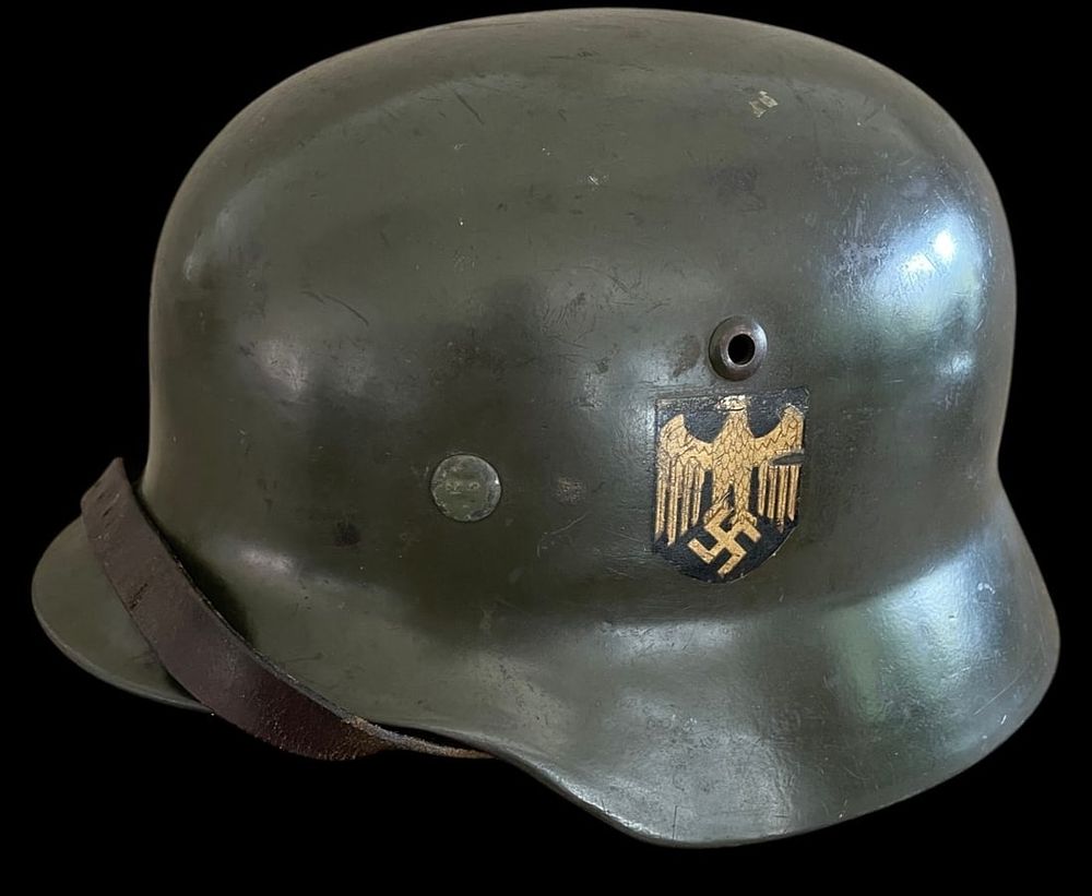 Lot 458: WWII German Kriegsmarine M35 Double-Decal Steel Helmet – Q66