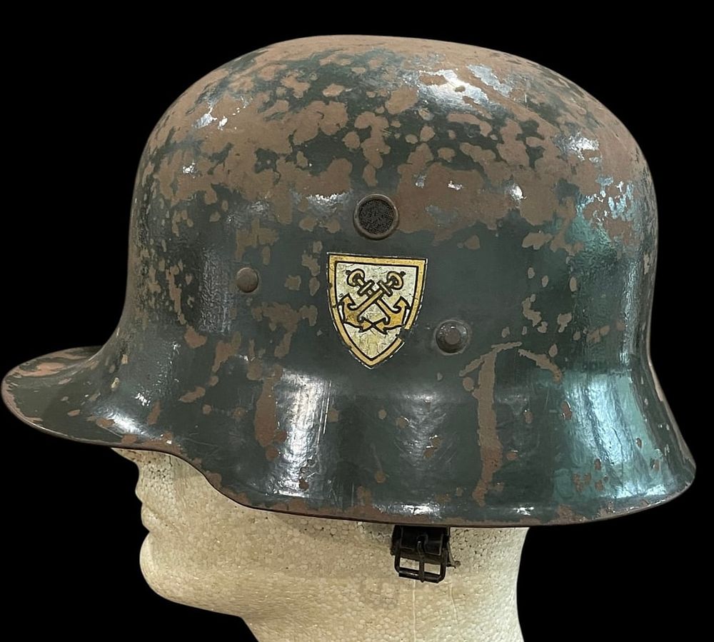 Lot 459: WWI German Navy M18 Helmet Single Decal