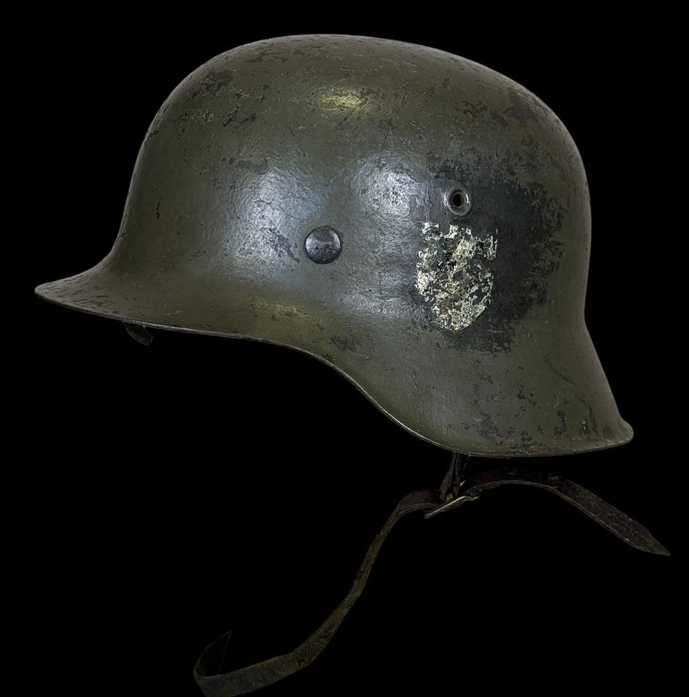 Lot 472: WWII German SS M35 Double-Decal Stahlhelm, Named