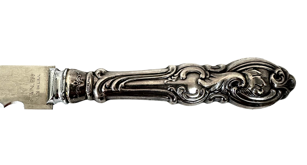 סכין לפריסת חלה תוצרת ארה"ב, ידית עשויה כסף סטרלינג חתום 
אורך כללי 30 ס"מ