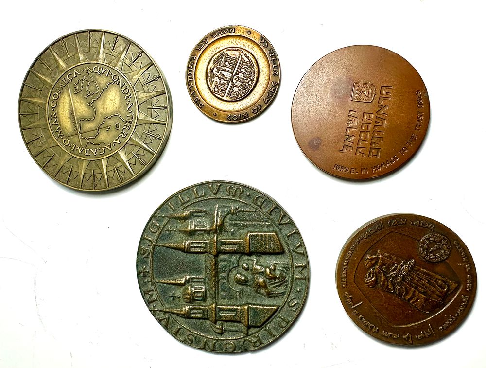 לוט 5 מדליות שונות, גדלים שונים ויצרנים שונים .