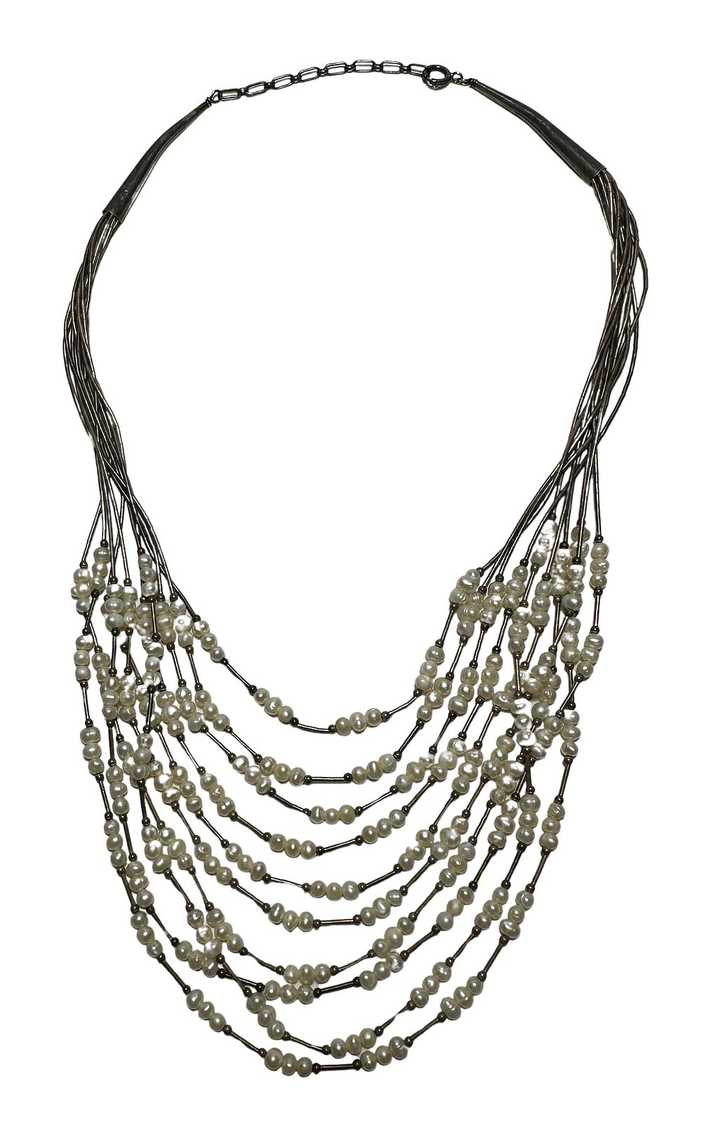 שרשרת שכבות יפייפיה עשויה כסף עם פנינים , חתומה 925.
שוקלת 38.48 גרם 40 ס"מ פתוחה