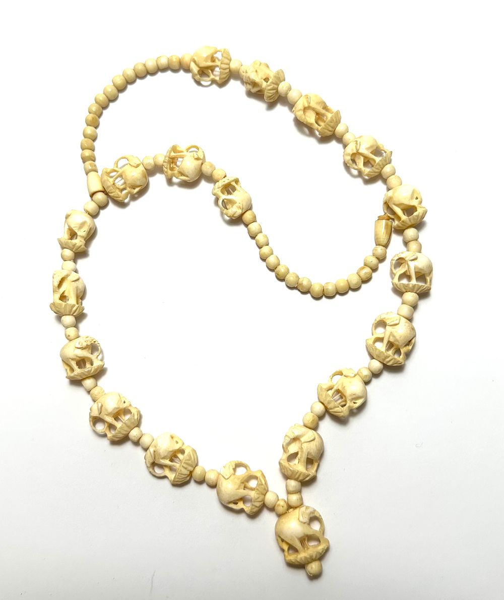 שרשרת חוליות עשויה ש נ ה ב
אורך 49 ס"מ