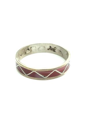 Navajo handmade ring. Sterling Silver ring with red coral inlay. 2.78 grams of total weight. 